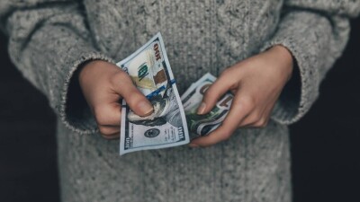 Сколько стоят доллар и рубль в обменниках Казахстана 29 октября