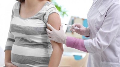 Беременным разрешили прививаться "Спутником Лайт"