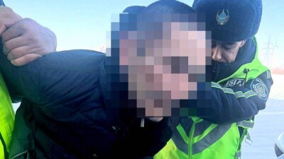 В Семее полицейский получил три ножевых ранения, спасая девочку от преследователя