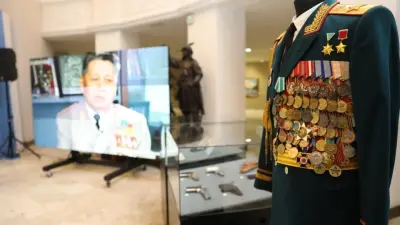 Уникальные реликвии передала семья первого министра обороны Сагадата Нурмагамбетова в Военно-исторический музей