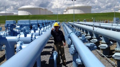 Крупнейший в США нефтепровод Colonial Pipeline прекратил работу после кибератаки
