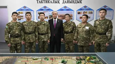 Президент подарил автобус курсантам военной школы-интерната в Таразе