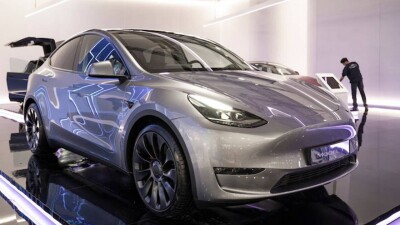 Tesla отзовёт почти 3500 автомобилей из-за плохо закреплённых спинок сидений