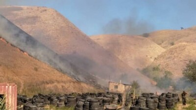 В Алматы пожарные добираются к месту пожара пешком