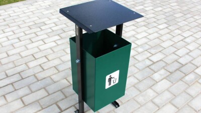 Аким Павлодара попросил публично извиниться подростка, который бросал урну на набережной