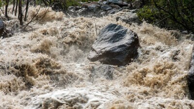 Высокую селевую опасность объявили в горах Алматы
