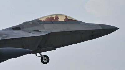 В небе над Канадой сбили неопознанный объект