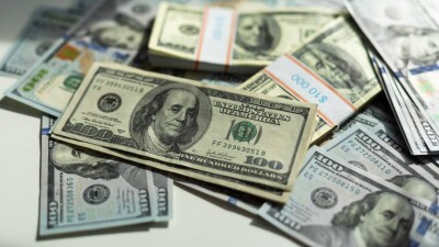 Сколько стоят доллар и рубль в обменниках Казахстана 16 июня