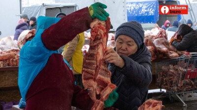Жители столицы раскупают мясо при штормовой погоде 