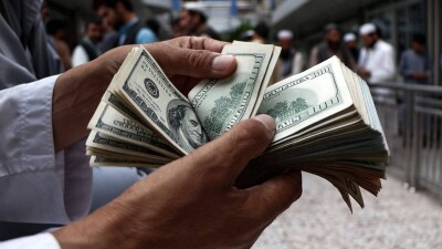 Сколько стоят доллар и рубль в обменниках Казахстана 19 марта