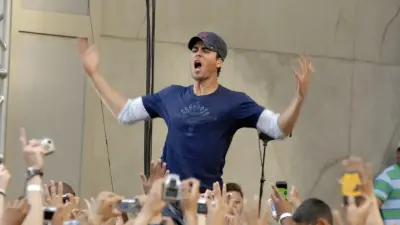 Когда стартуют продажи билетов на концерты Энрике Иглесиаса в Казахстане