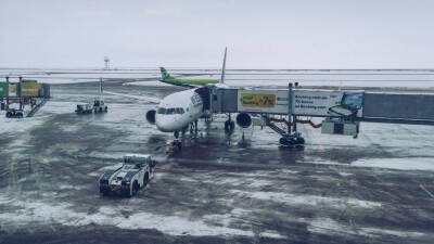 Аэропорт Астаны по-прежнему не принимает самолёты из-за непогоды