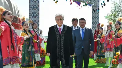 Президент принял участие в народных гуляньях по случаю праздника Наурыз