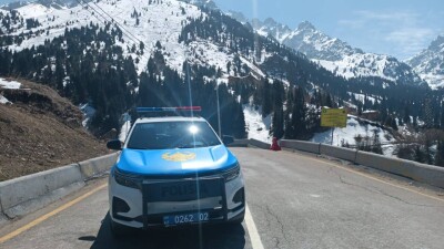 В горах Алматы выставили блокпосты: лавинная опасность сохраняется