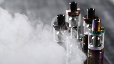 Запрещённые законом вейпы продавали в стоматологической клинике Алматы