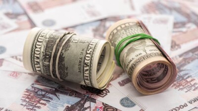 Сколько стоят доллар и рубль в обменниках Казахстана 22 сентября