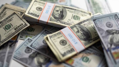 Сколько стоят доллар и рубль в обменниках Казахстана 3 марта