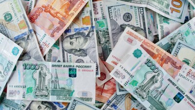 Сколько стоят доллар и рубль в обменниках Казахстана 28 июля