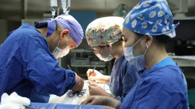 Занимала половину мозга: в Астане нейрохирурги удалили гигантскую опухоль трёхмесячной девочке