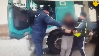 Стреляли по колёсам. Полицейские устроили погоню за автомобилем на трассе Атырау – Уральск