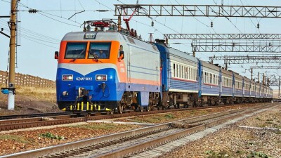 Шесть лошадей сбил пассажирский поезд в области Улытау