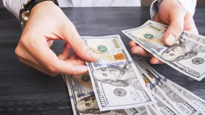 Сколько стоят доллар и рубль в обменниках Казахстана 9 марта