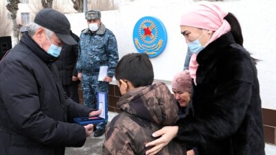 Семье погибшего участкового из Тараза вручили ключи от квартиры