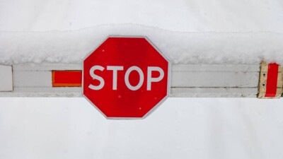 Какие участки дорог остаются закрытыми из-за непогоды