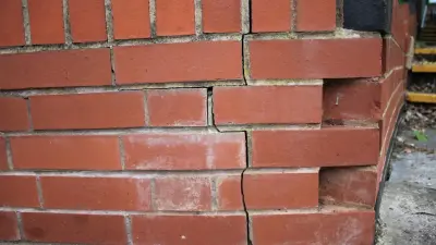 Кондиционер и кирпичная облицовка упали с фасада многоэтажки в Астане, есть пострадавшие