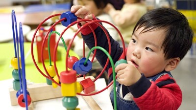 В Китае для повышения рождаемости предложили сократить рабочий день для молодёжи