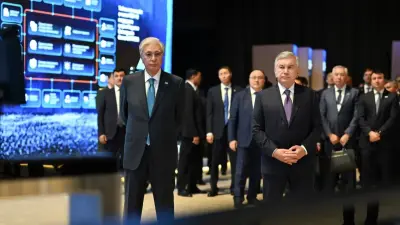 Президенты Казахстана и Узбекистана посетили хакатон по искусственному интеллекту