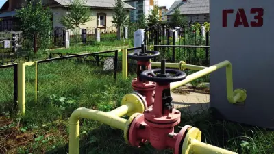 В Шымкенте Mercedes оставил без газа тысячи абонентов