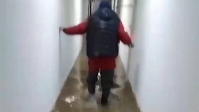 В Кокшетау талыми водами затопило школу