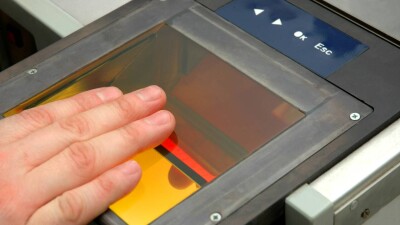 Президент подписал закон о добровольной дактилоскопической регистрации