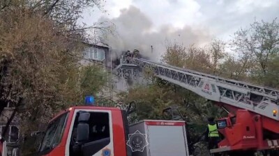 Женщина получила ожоги во время пожара в пятиэтажке в Каскелене