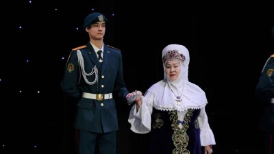 "Не сидеть дома и жить жизнь": в Астане впервые прошёл конкурс "Super әже"