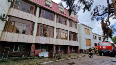 Более 100 человек эвакуировали из гостиницы в Бурабае из-за пожара