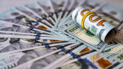 Сколько стоят доллар и рубль в обменнниках Казахстана 15 сентября