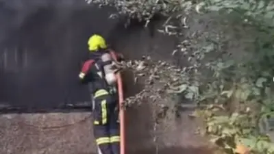 Восемь человек спасли во время пожара в пятиэтажке Алматы, двоих передали медикам