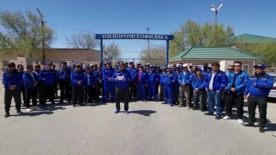 Геофизики вышли на мирную забастовку в Жанаозене