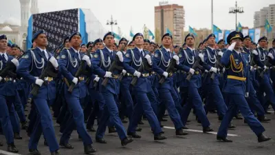 Военный парад начался в Астане