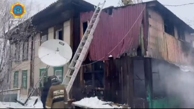 В Щучинске два человека погибли во время пожара в жилом доме
