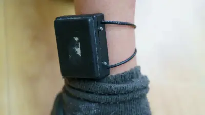 Хотел выйти в магазин: житель Уральска испортил браслет слежения и получил 10 суток ареста