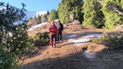 Не справились с маршрутом: двоих туристов нашли спасатели в горах Алматы