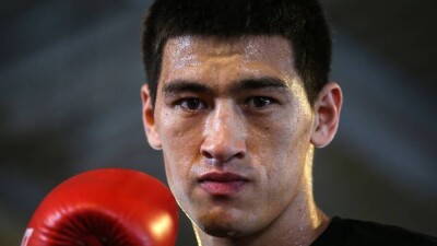 Дмитрий Бивол выиграл бой с Канело единогласным решением судей