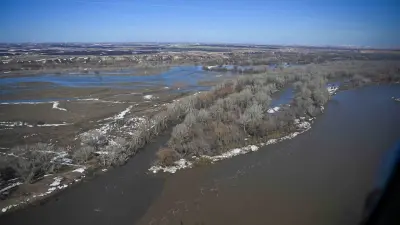 Вода пришла во дворы сельчан в Абайской области. Люди успели покинуть дома