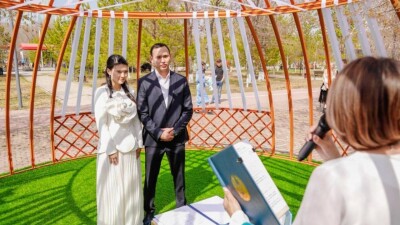 Сквер молодожёнов открыли в Астане
