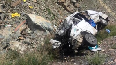 В Таджикистане минивэн сорвался в 200-метровый овраг, погибли шесть человек