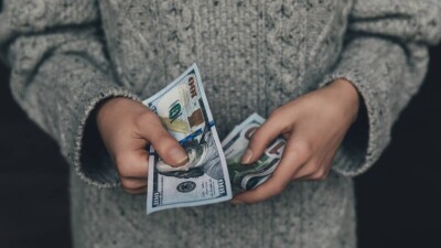 Сколько стоят доллар и рубль в обменниках Казахстана 12 ноября