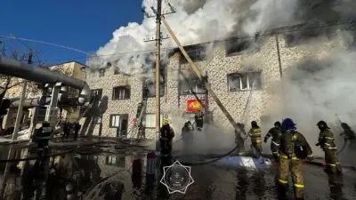 По повышенному рангу: в Астане тушат крупный пожар в трёхэтажном здании